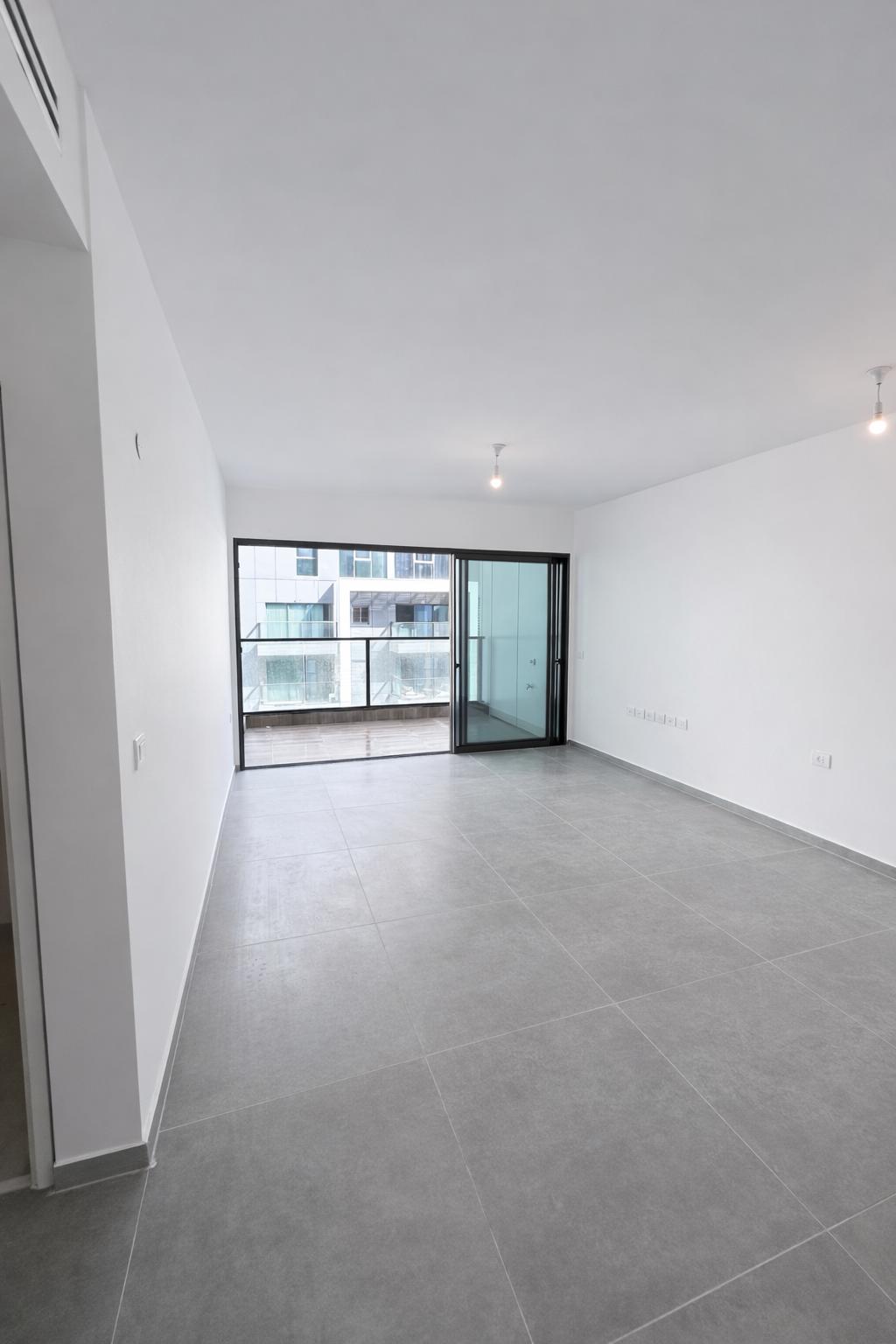 Appartement Neuf à Louer au 31ème Étage à Tel Aviv-Yafo
